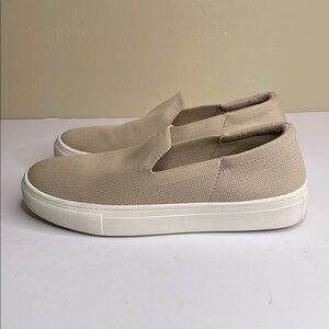 OLD NAVY Slip On Sneakers Tan & White Woven Stretch Fabric Cushioned Insoles 6